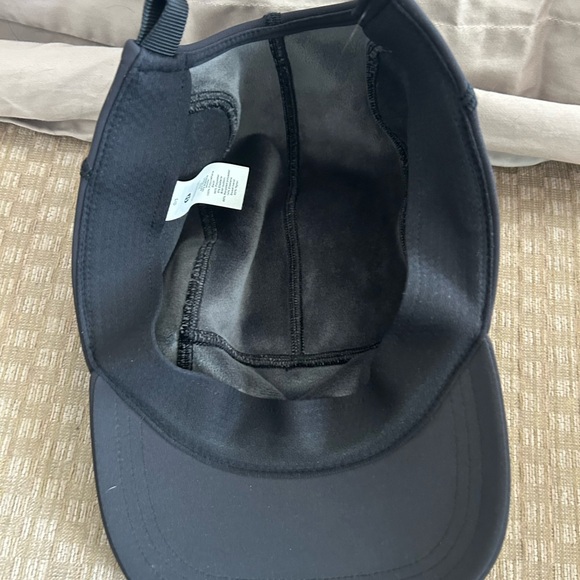 Lululemon Athletica Black Cap - Picture 5 of 5